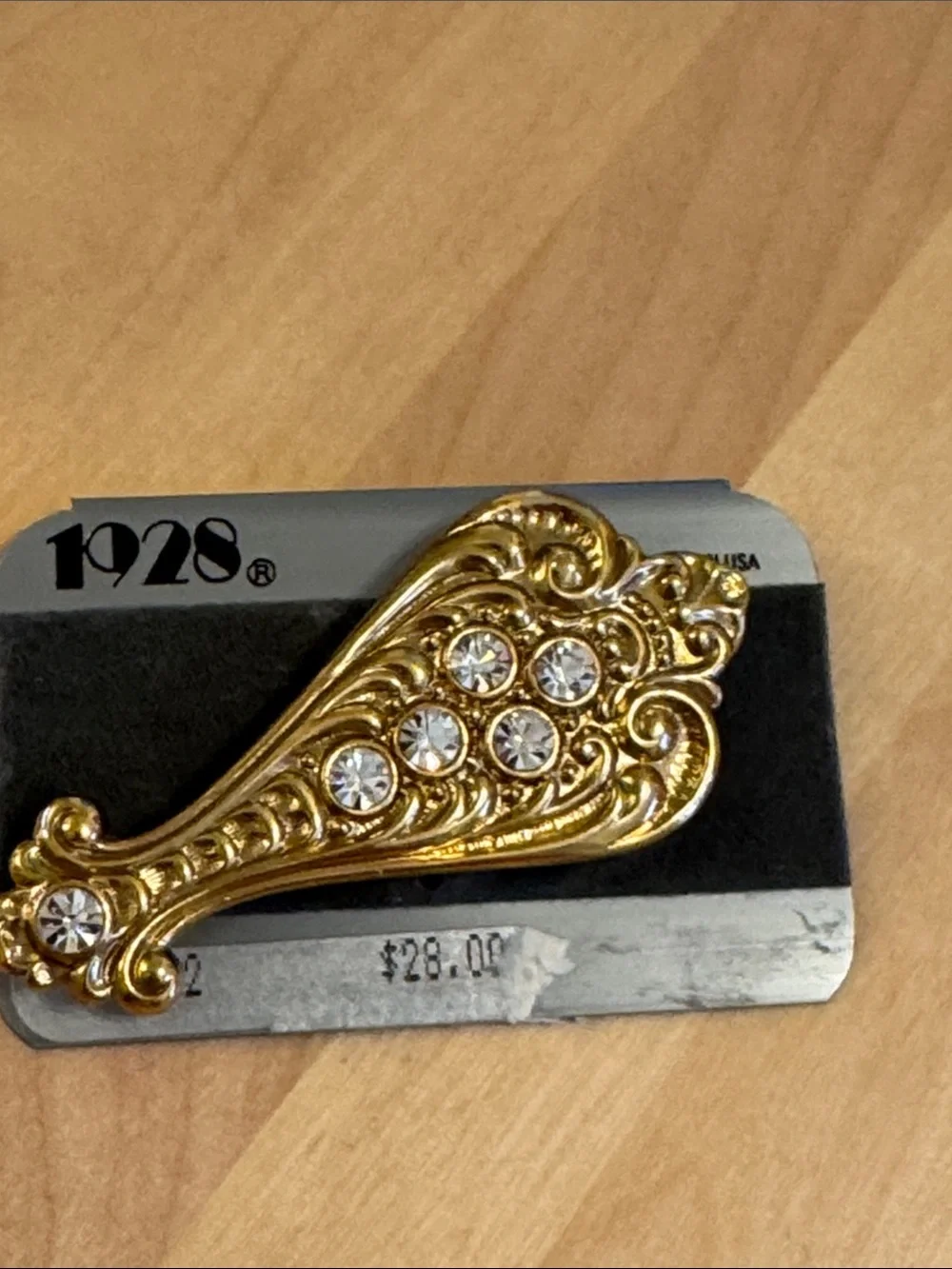 NWT 1928 vintage style gold tone ornate scroll design brooch with rhinestones